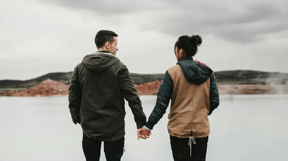 Couple holding hands — Arcae password vault